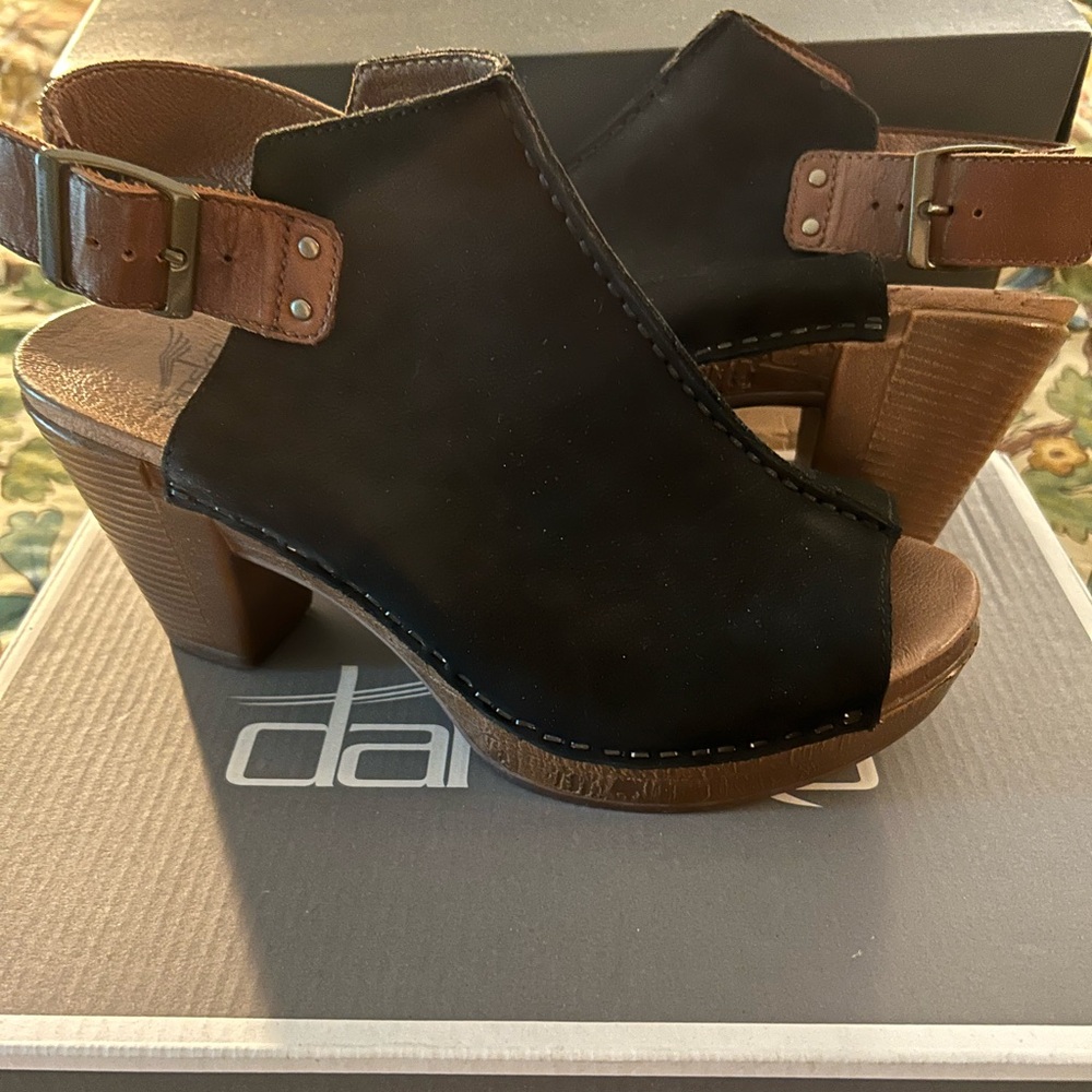 Dansko Black open Toe platform sandals